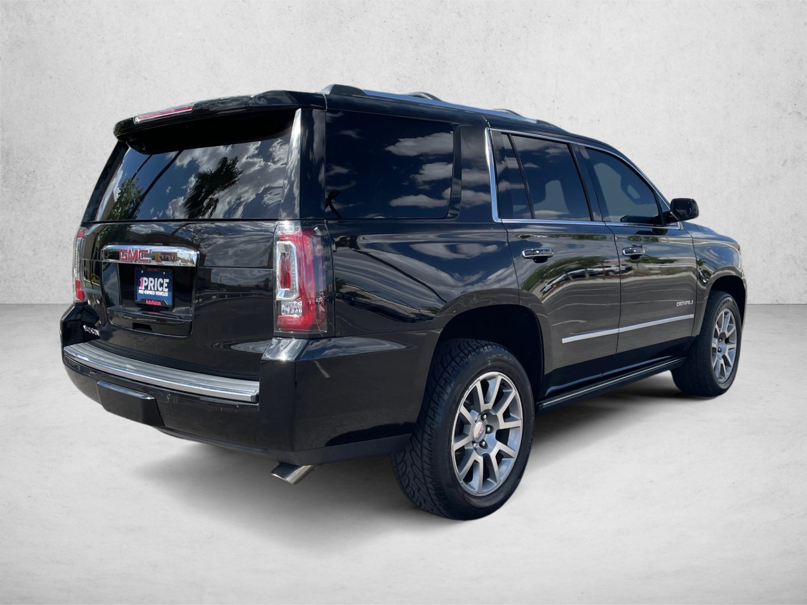 Used 2017 GMC Yukon Denali w/ Open Road Package AWD/4WD image 5