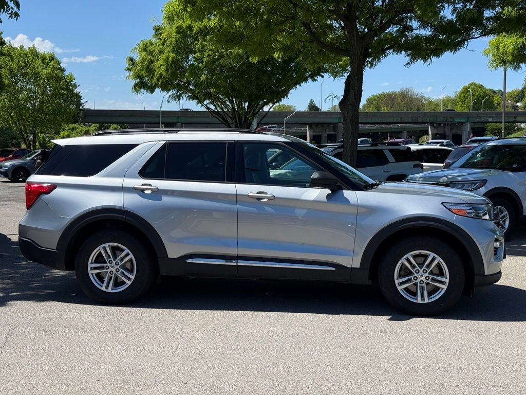 Certified 2022 Ford Explorer XLT w/ Equipment Group 202A AWD/4WD image 5