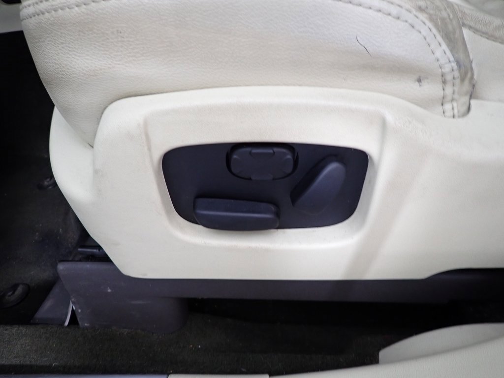 Used 2019 Lincoln MKT AWD image 19