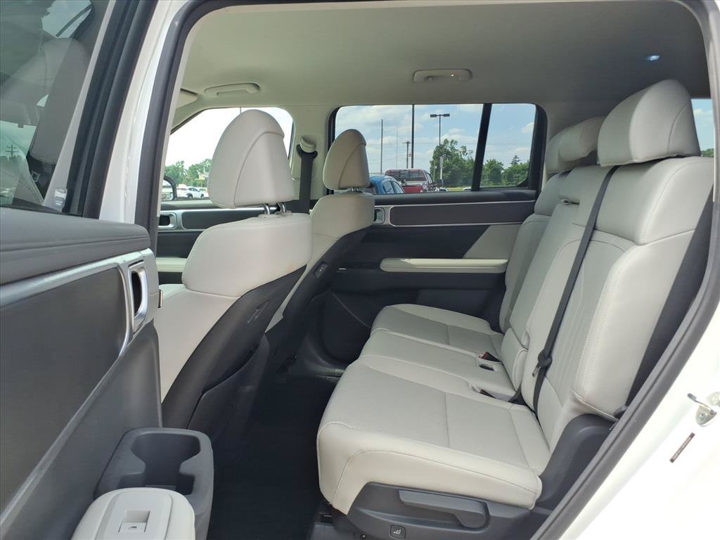 Used 2024 Hyundai Santa Fe SEL FWD image 11