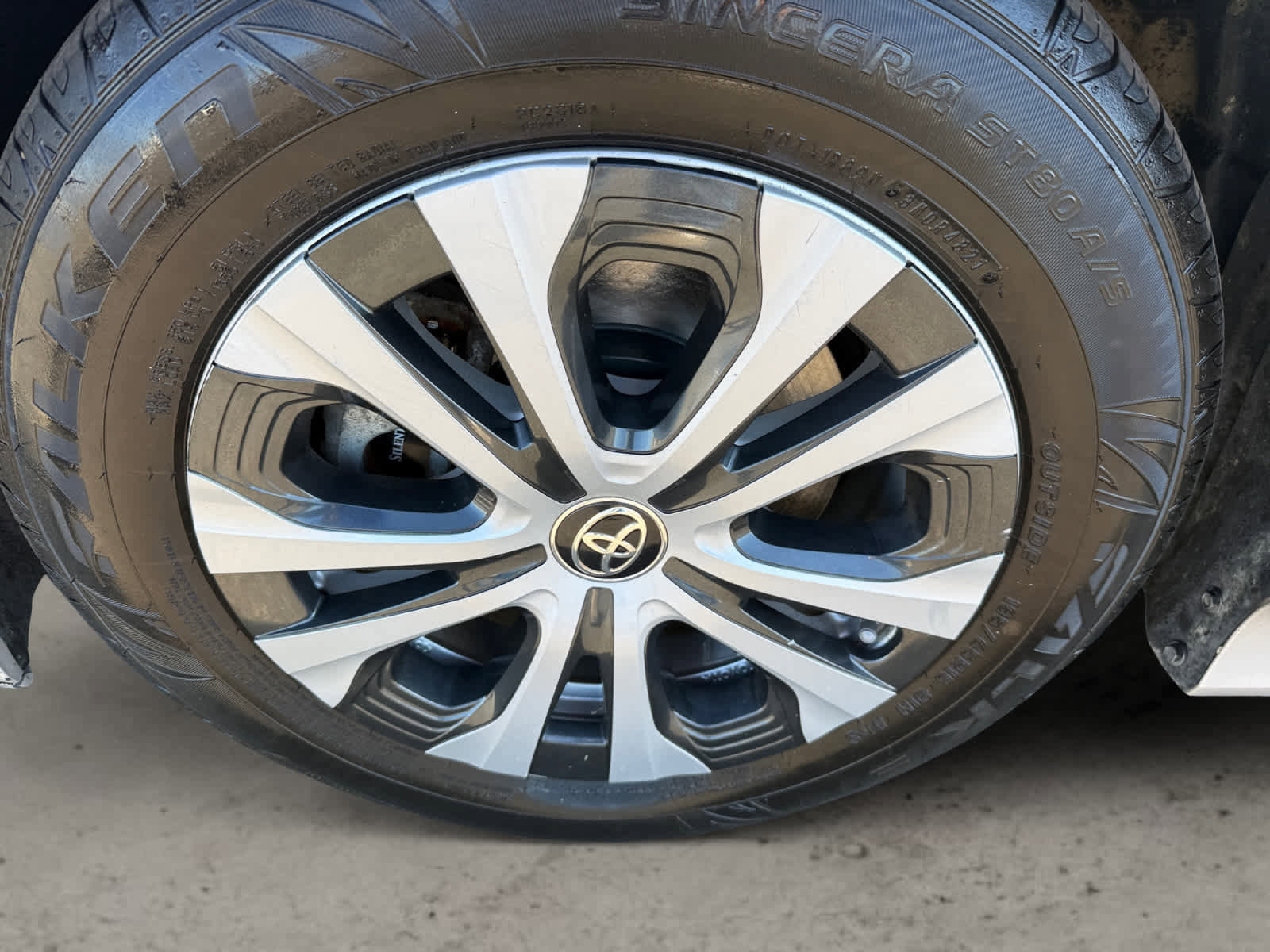 Used 2020 Toyota Prius Prime LE image 9