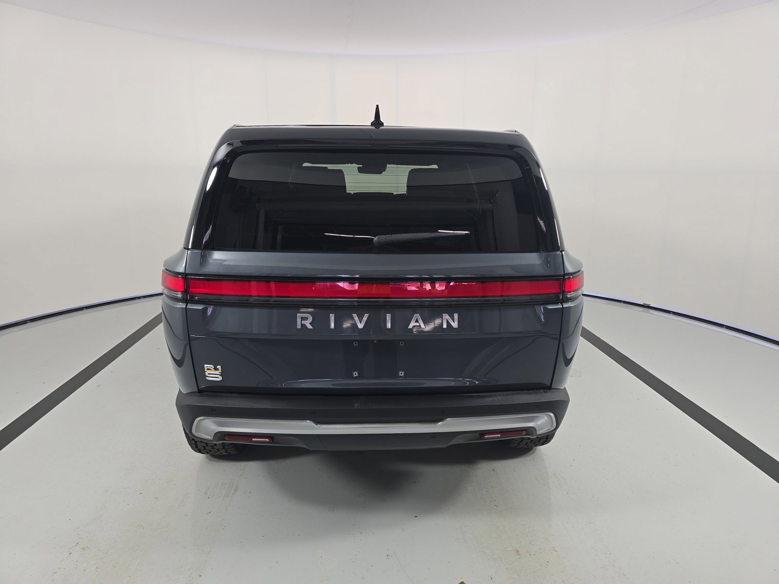 Used 2024 Rivian R1S Adventure image 4