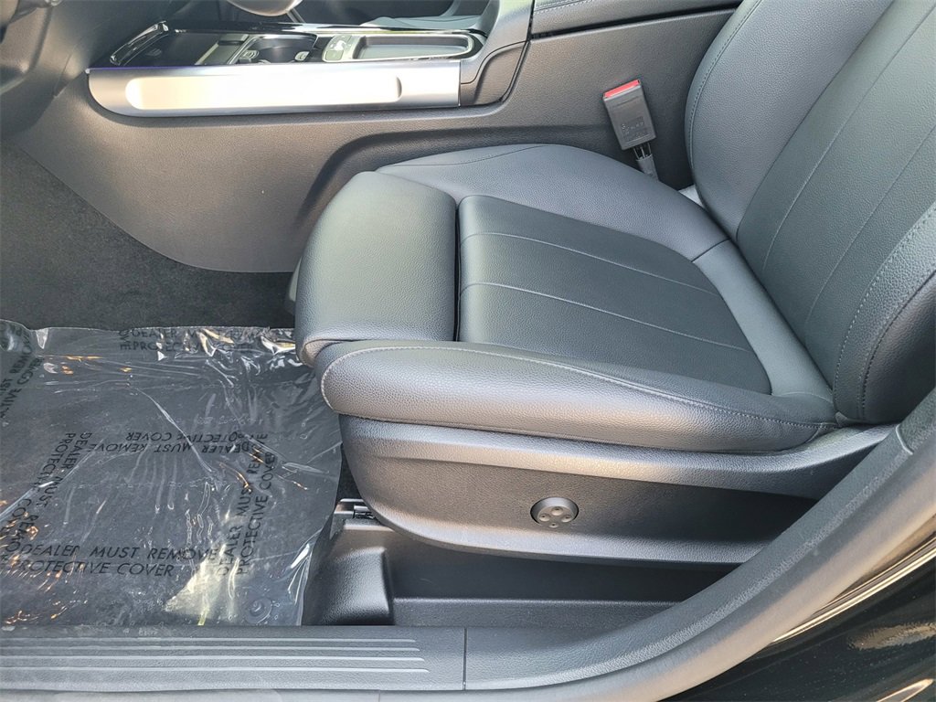 Used 2024 Mercedes-Benz GLB 250 image 23