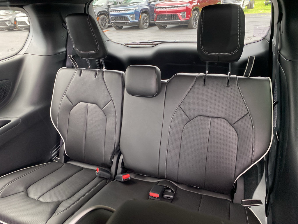 New 2027 Chrysler Pacifica Limited w/ S Appearance Package FWD image 25