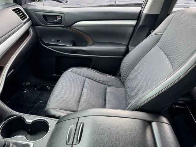 Used 2014 Toyota Highlander Plus AWD/4WD image 22