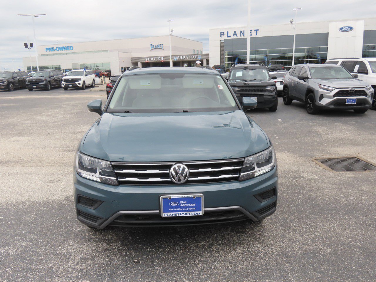 Used 2021 Volkswagen Tiguan SE w/ Panoramic Sunroof Package FWD image 4