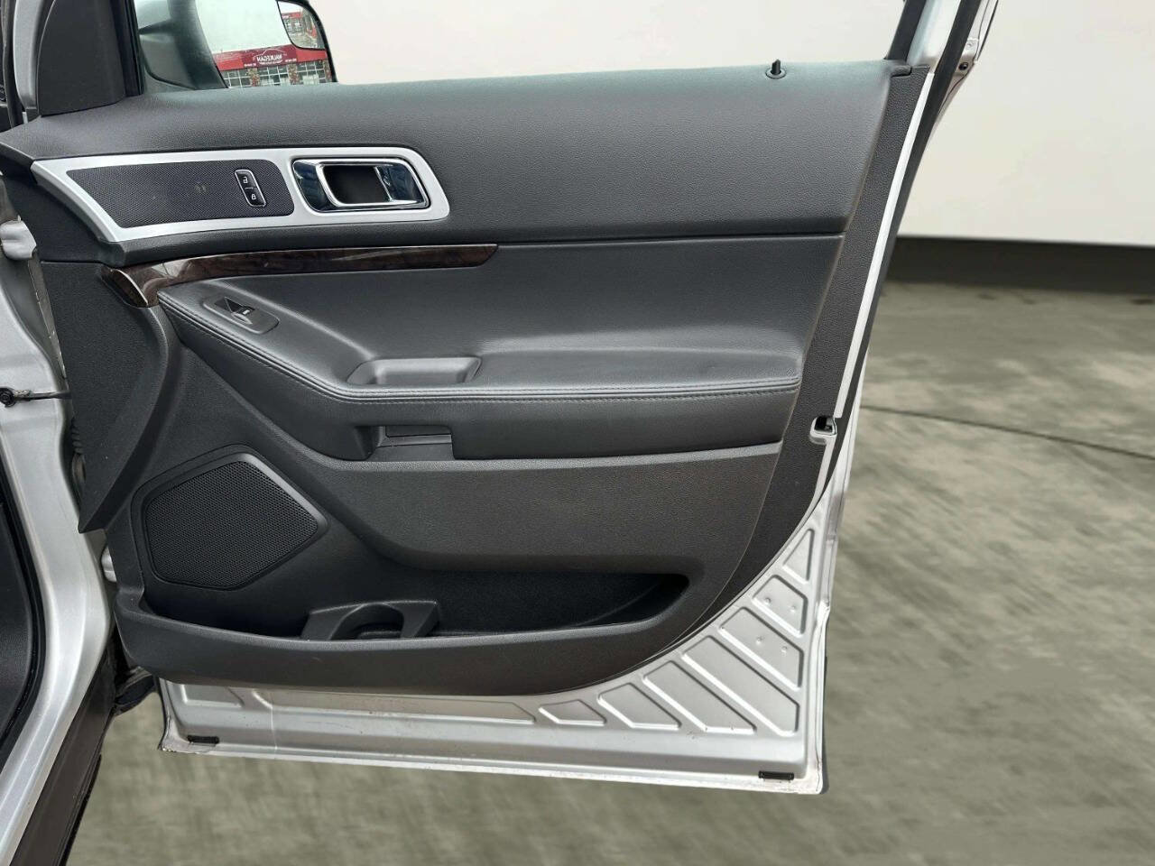 Used 2015 Ford Explorer Limited image 17