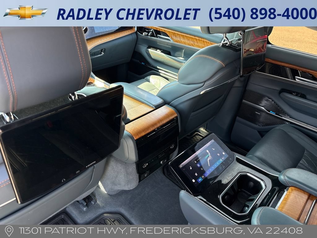 Used 2022 Jeep Grand Wagoneer Series III w/ Rear Seat Video Group 1 AWD/4WD image 13