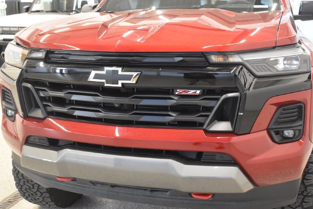 Used 2023 Chevrolet Colorado Z71 w/ Z71 Convenience Package 2 AWD/4WD image 14