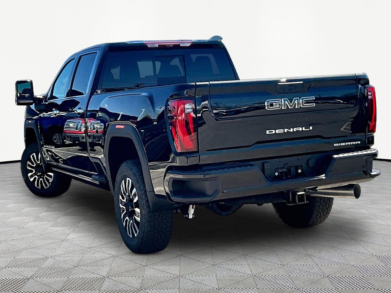 New 2026 GMC Sierra 3500 Denali Ultimate w/ LPO, Black Badging Package AWD/4WD image 3