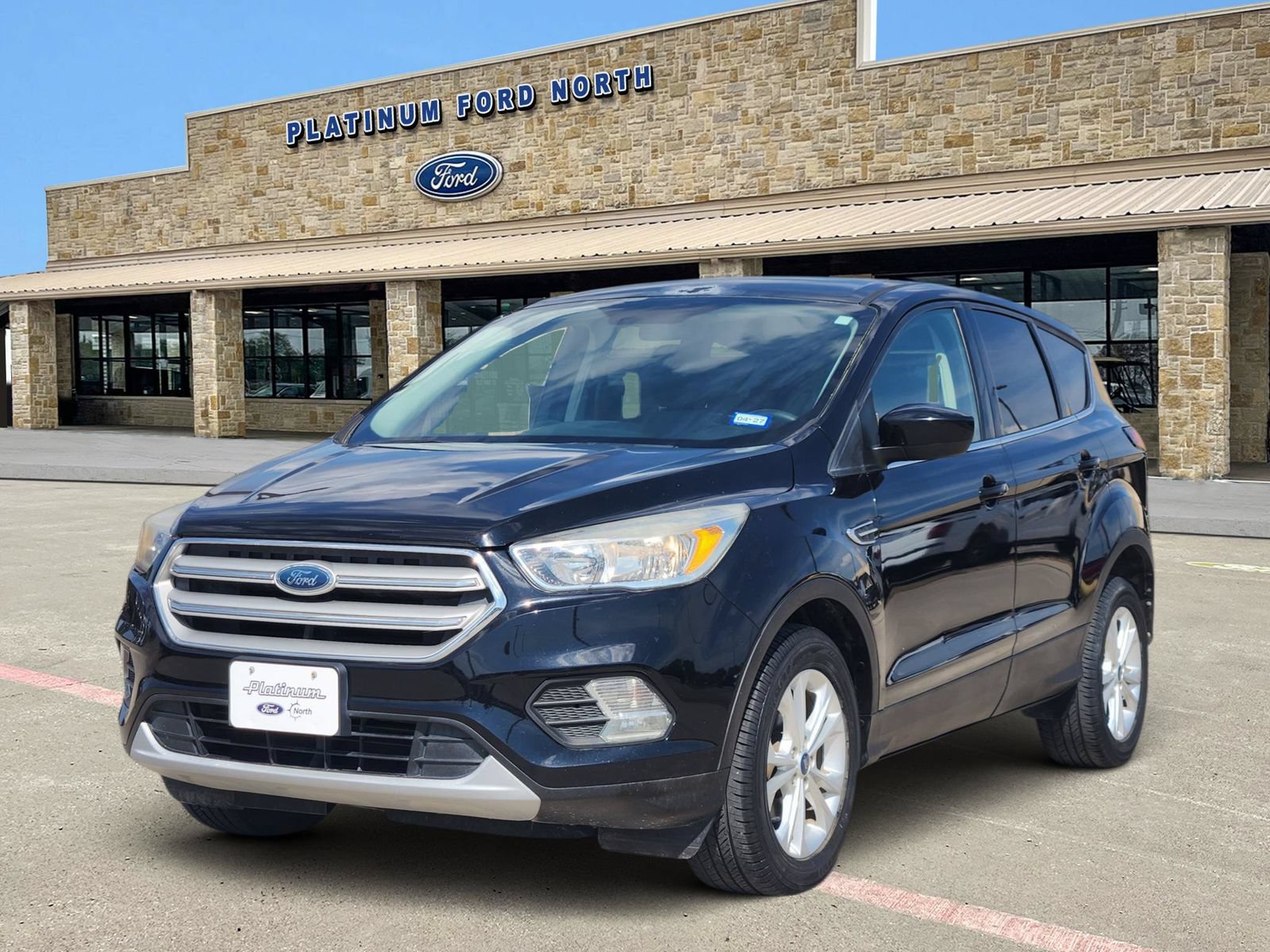 Used 2019 Ford Escape SE FWD image 2
