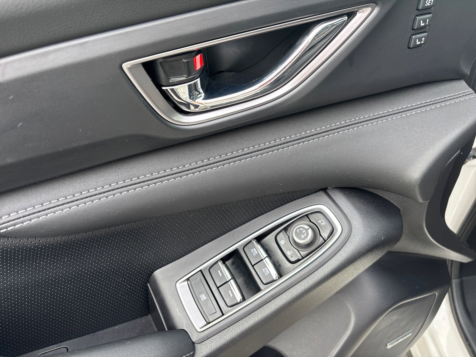 Certified 2025 Subaru Ascent Limited w/ Popular Package #1 image 11