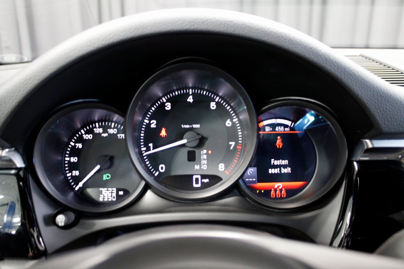 Certified 2025 Porsche Macan image 31