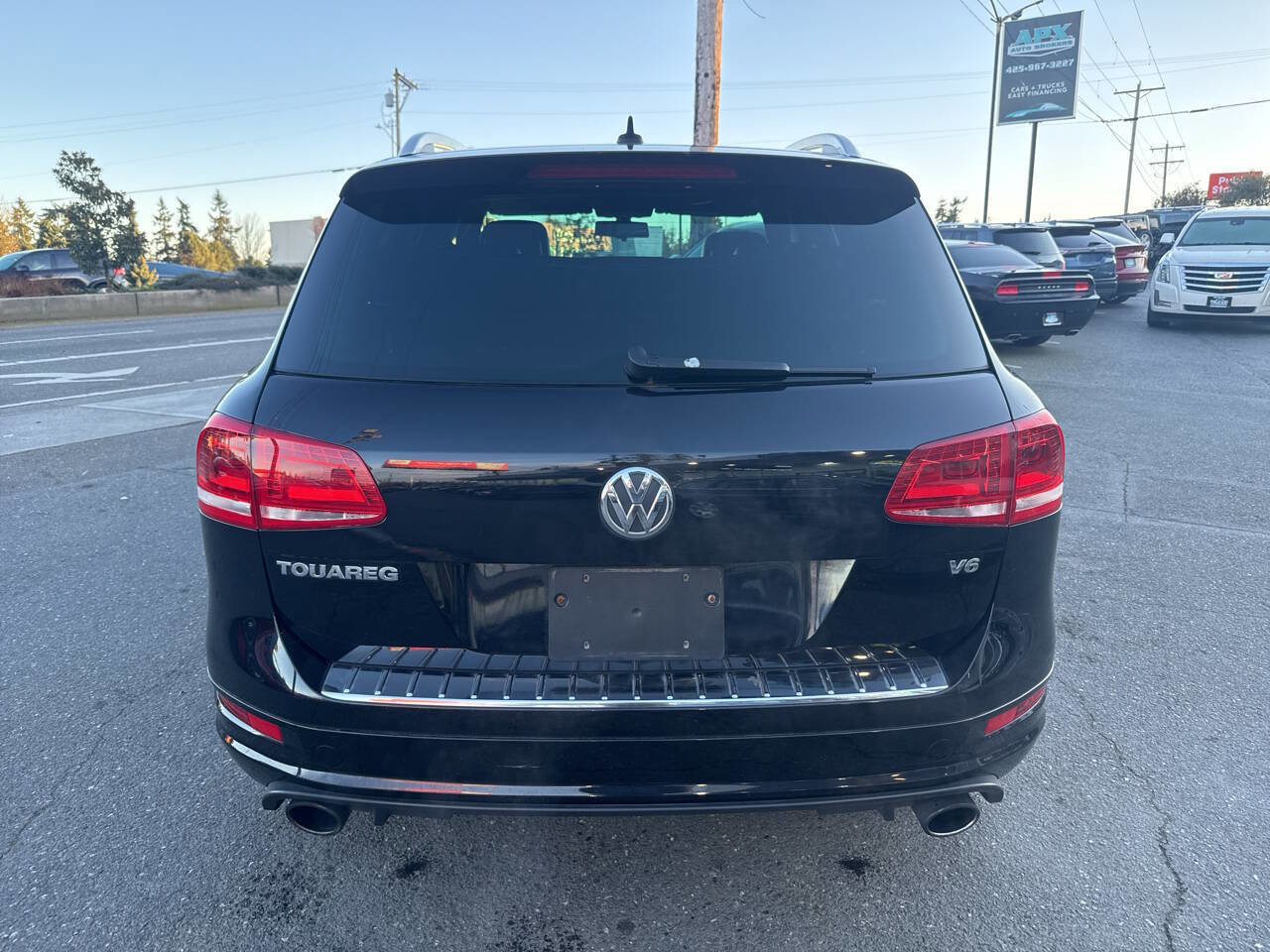 Used 2014 Volkswagen Touareg VR6 image 4