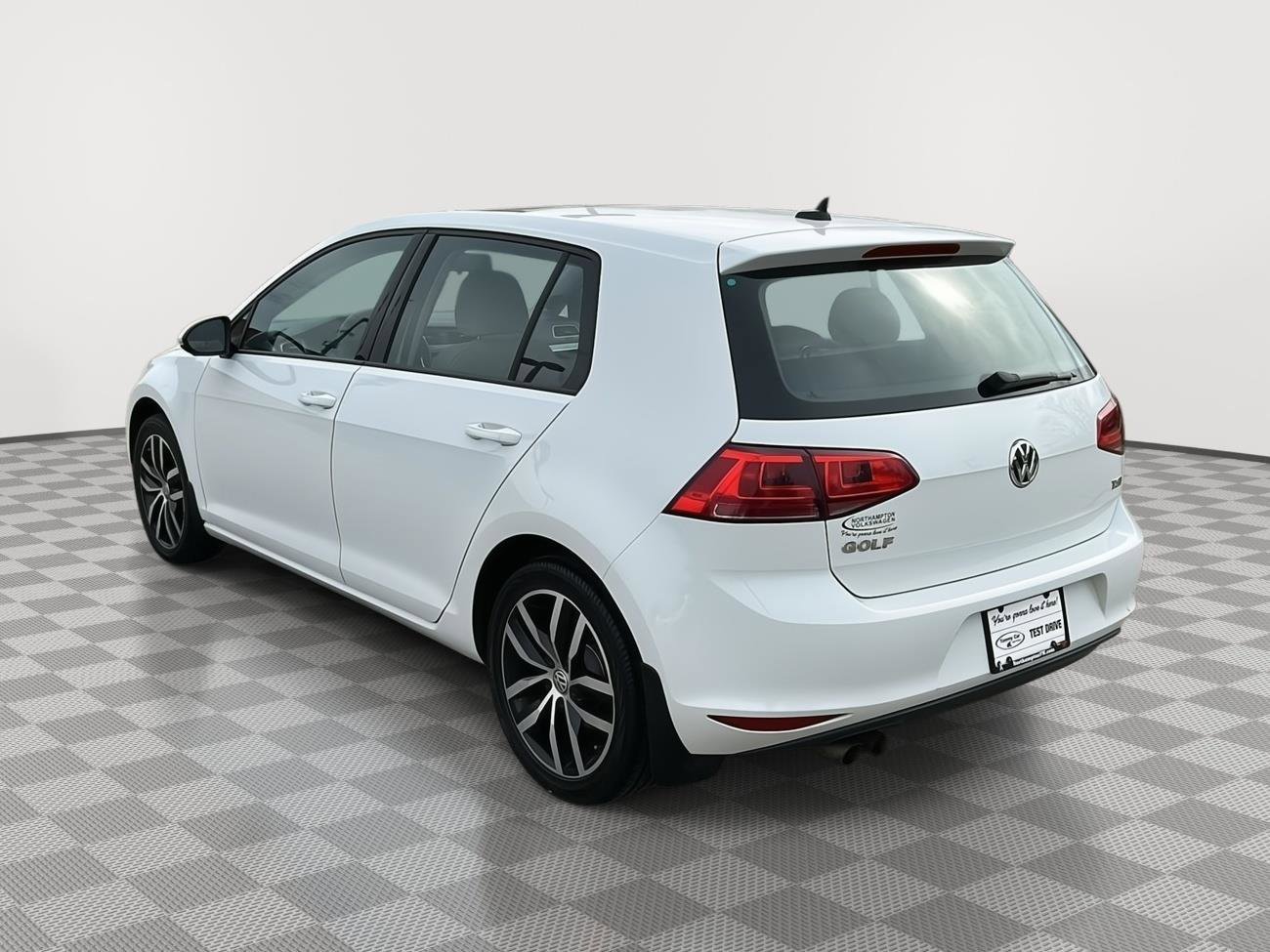 Used 2015 Volkswagen Golf SE FWD image 7