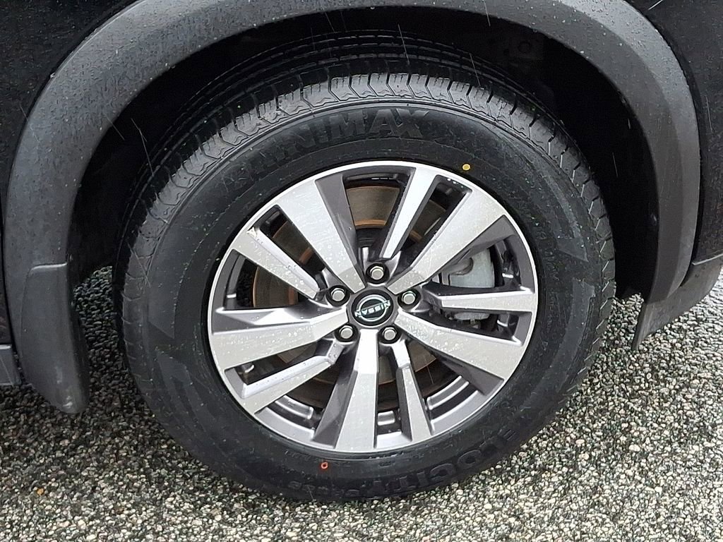 Used 2023 Nissan Pathfinder SL w/ Black Appearance Package image 9