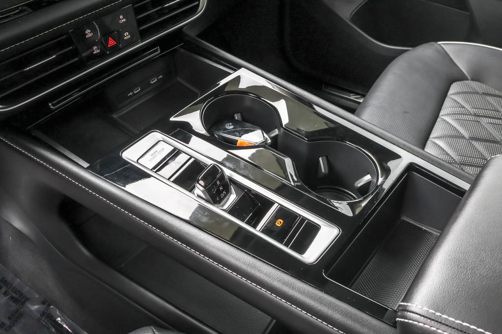 Used 2024 Volkswagen Atlas SEL Premium R-Line image 28