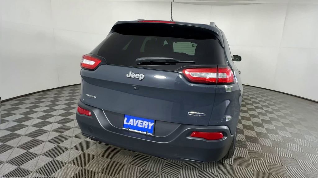 Used 2018 Jeep Cherokee Latitude Plus w/ Cold Weather Group AWD/4WD image 10