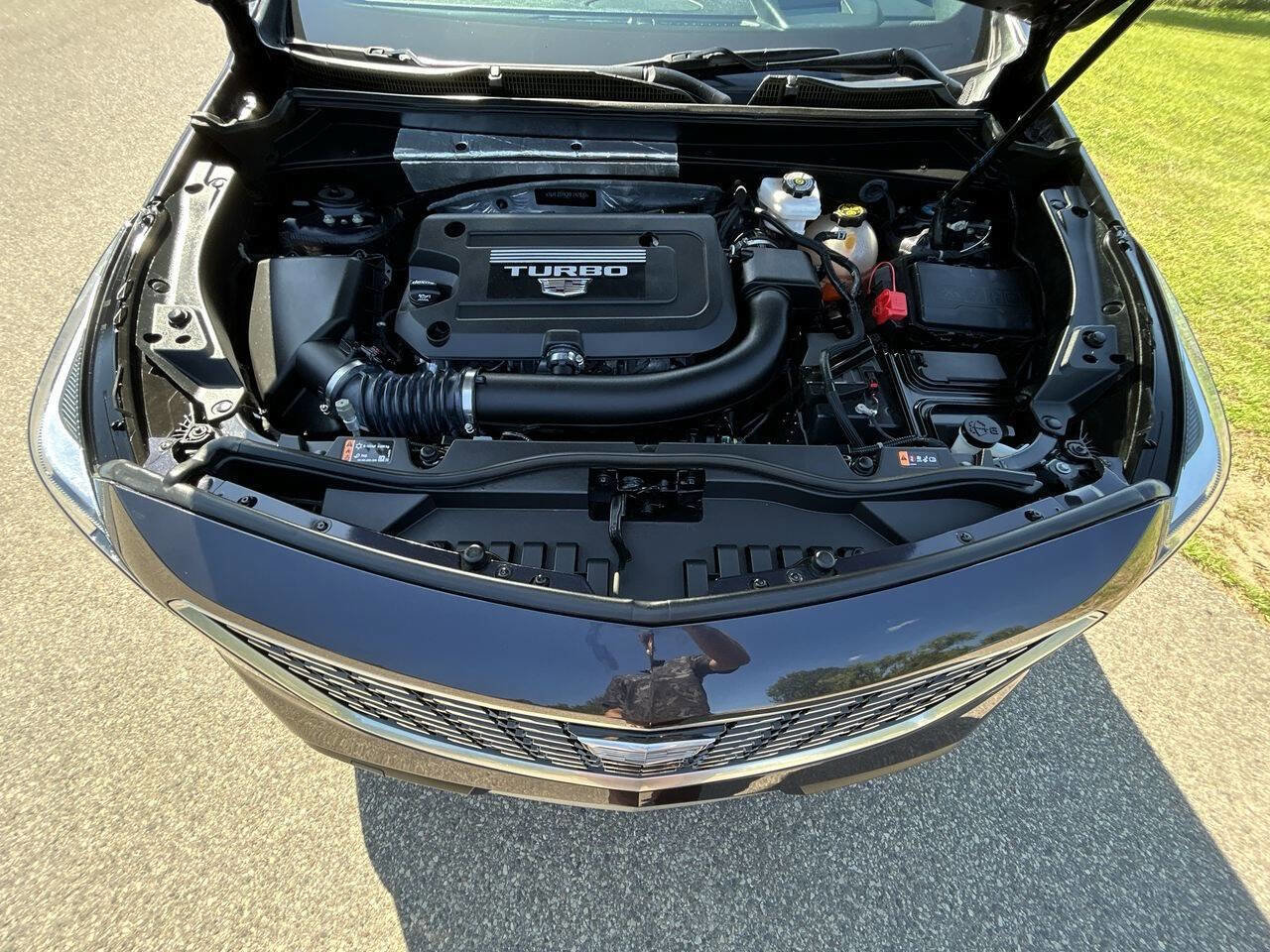 Used 2022 Cadillac XT4 Premium Luxury w/ LPO, Radiant Package image 25