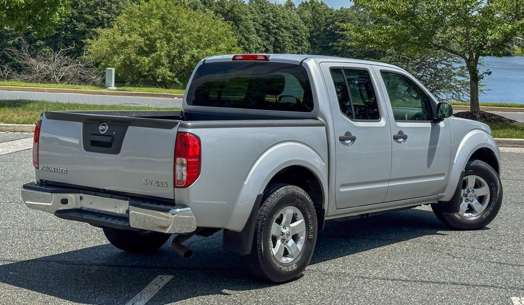 Used 2013 Nissan Frontier SV AWD/4WD image 14