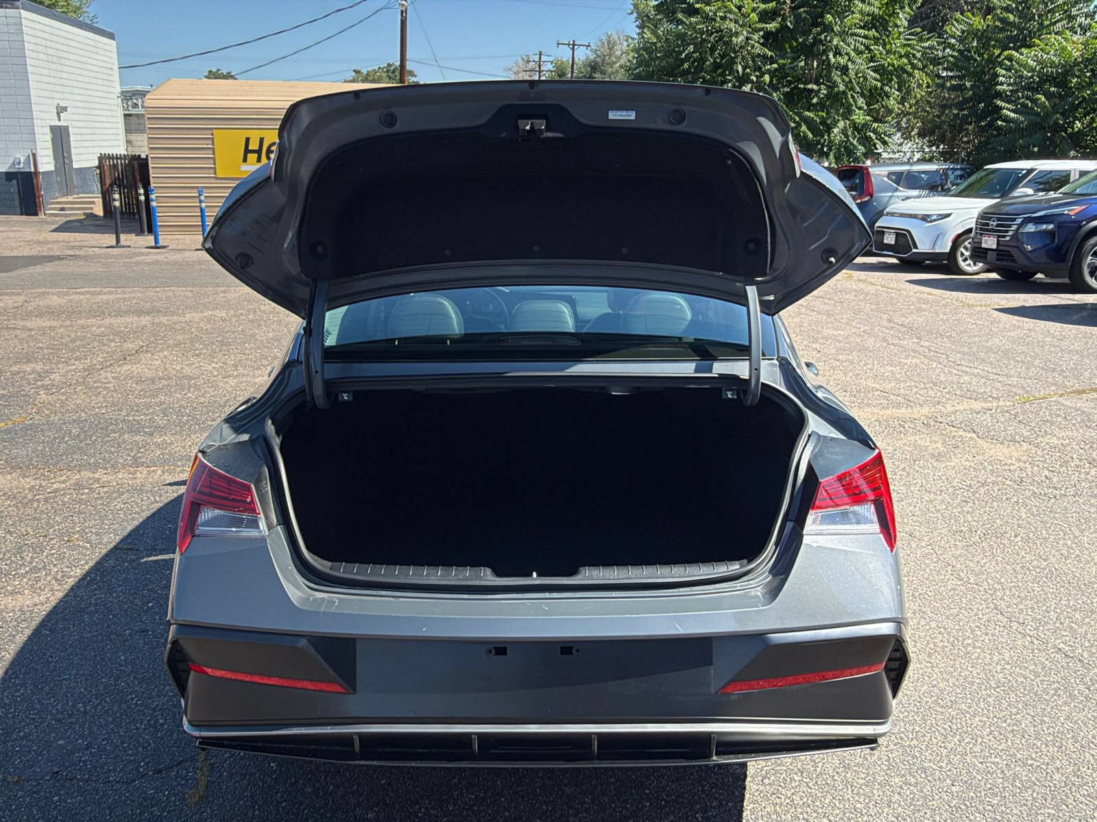 Used 2025 Hyundai Elantra Limited FWD image 32