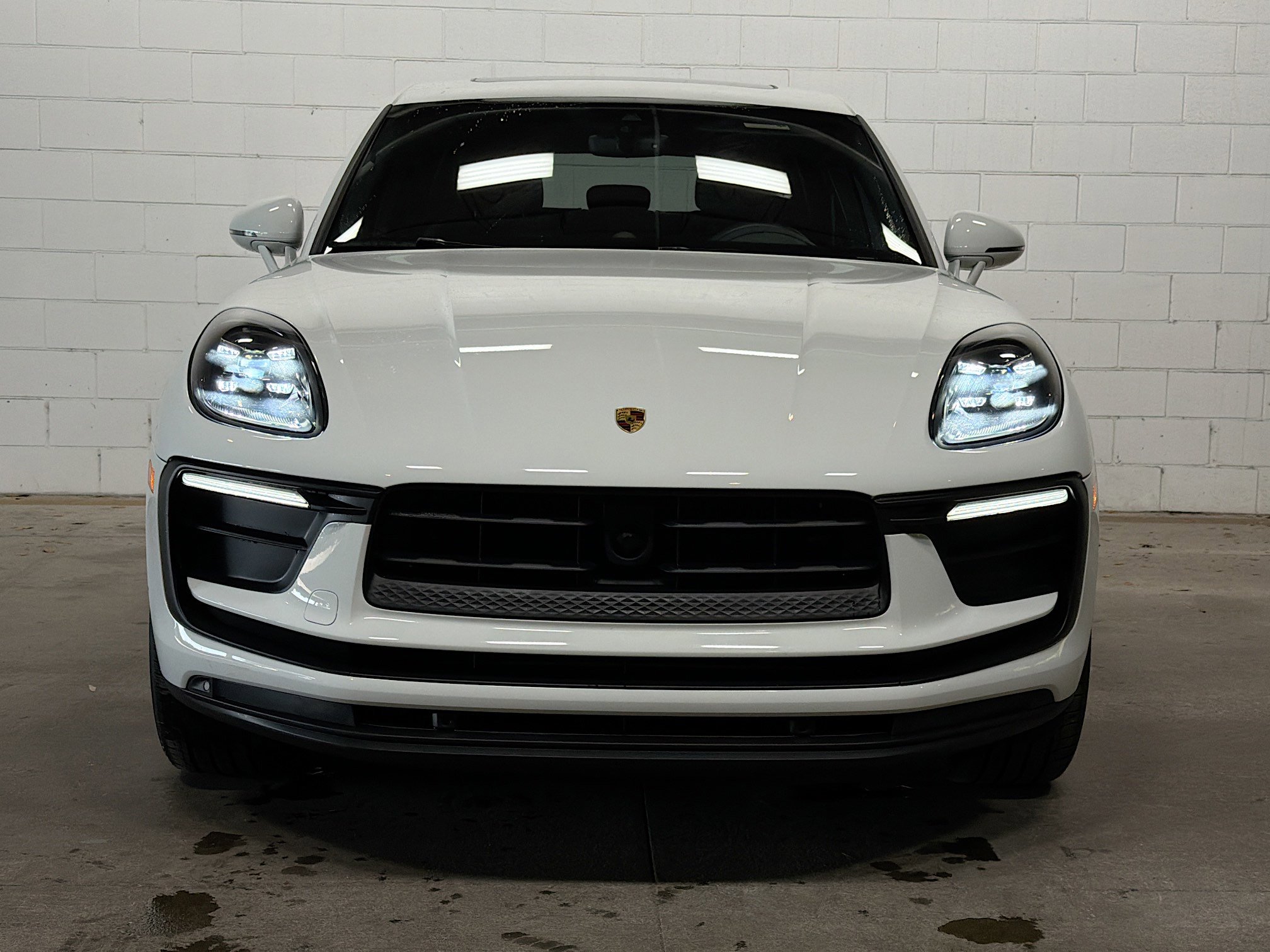 Certified 2023 Porsche Macan AWD/4WD image 9