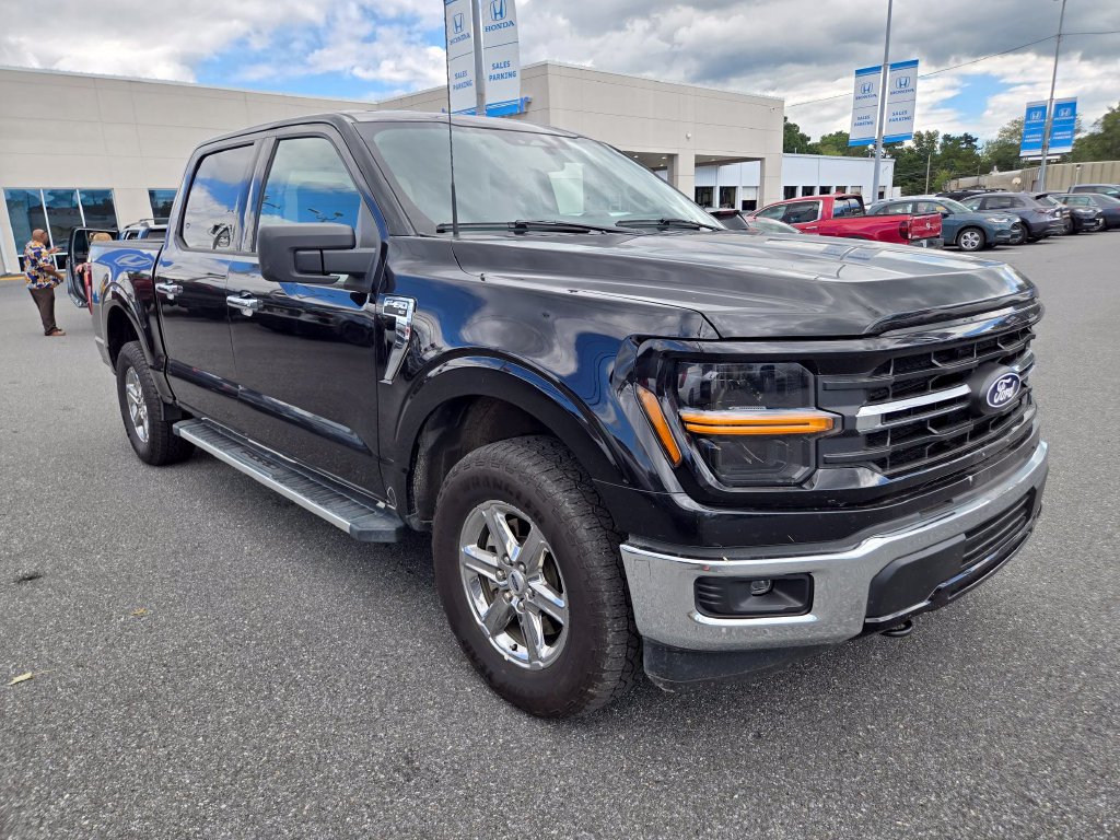 Used 2025 Ford F150 XLT w/ Equipment Group 301A Standard AWD/4WD image 3