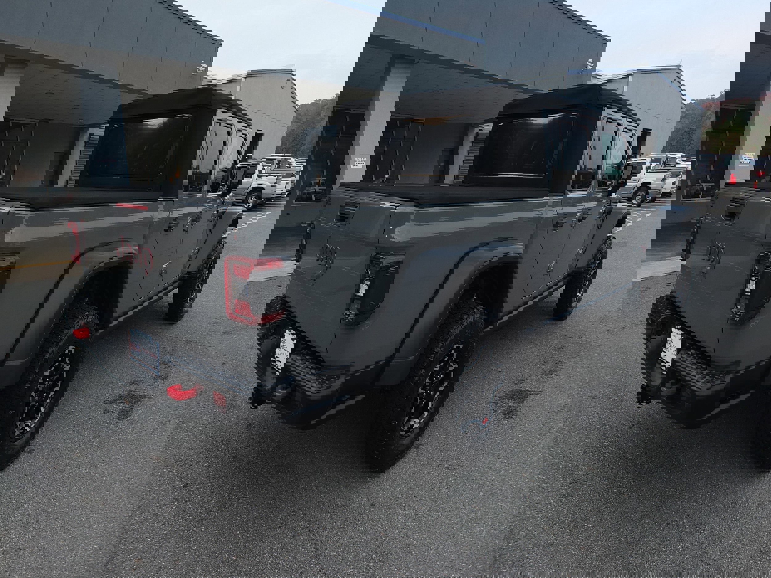 Used 2020 Jeep Gladiator Rubicon image 3