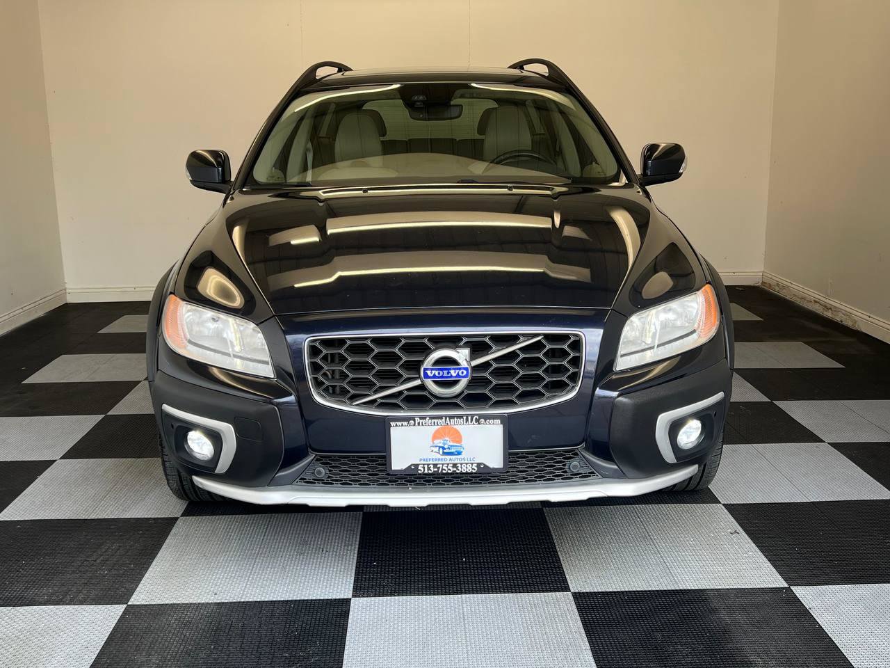 Used 2016 Volvo XC70 T5 Premier w/ Proximity Package FWD image 2