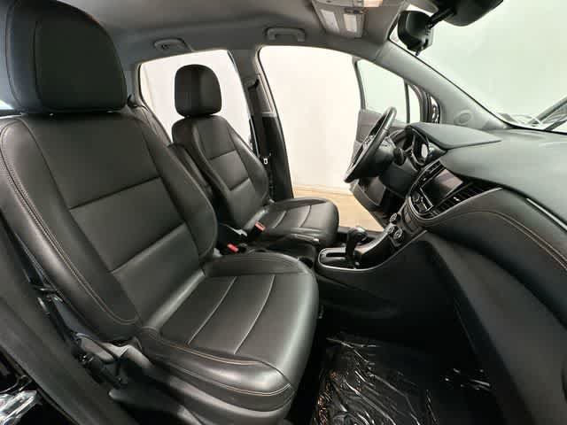 Used 2022 Chevrolet Trax LT w/ Premium Seat Package AWD/4WD image 21