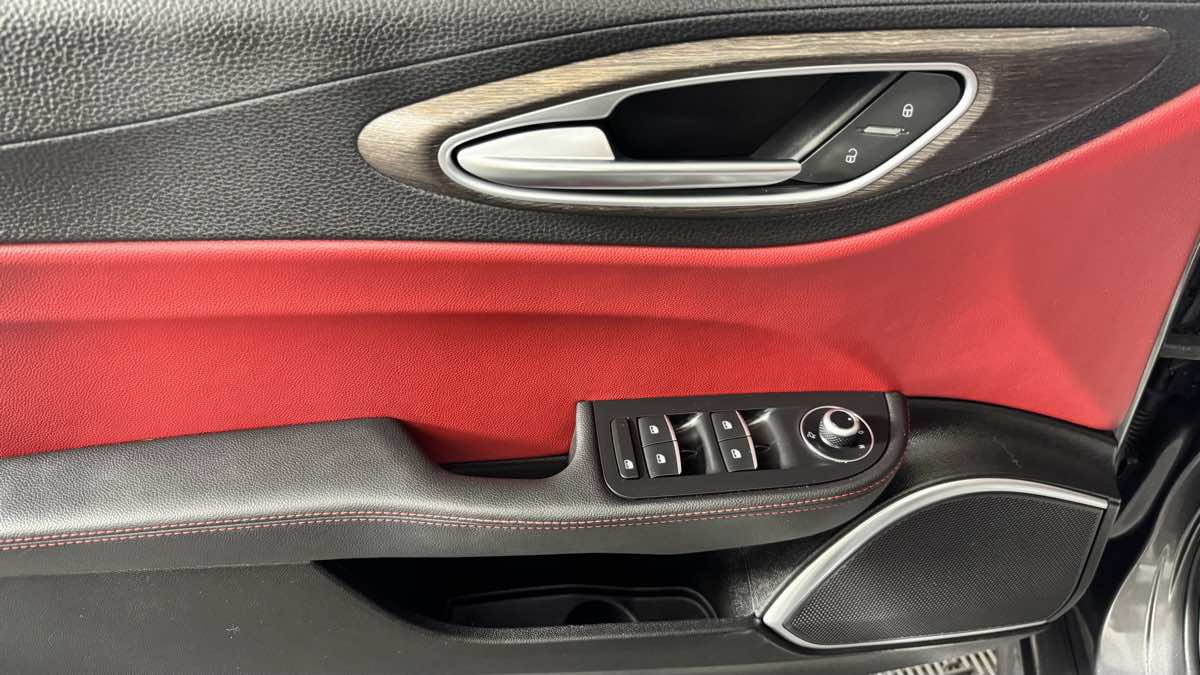 Used 2020 Alfa Romeo Giulia Ti w/ Active Blind Spot Package RWD image 13