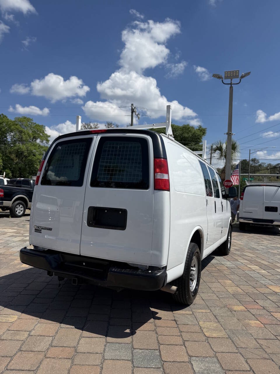 Used 2020 Chevrolet Express 2500 w/ Driver Convenience Package RWD image 9