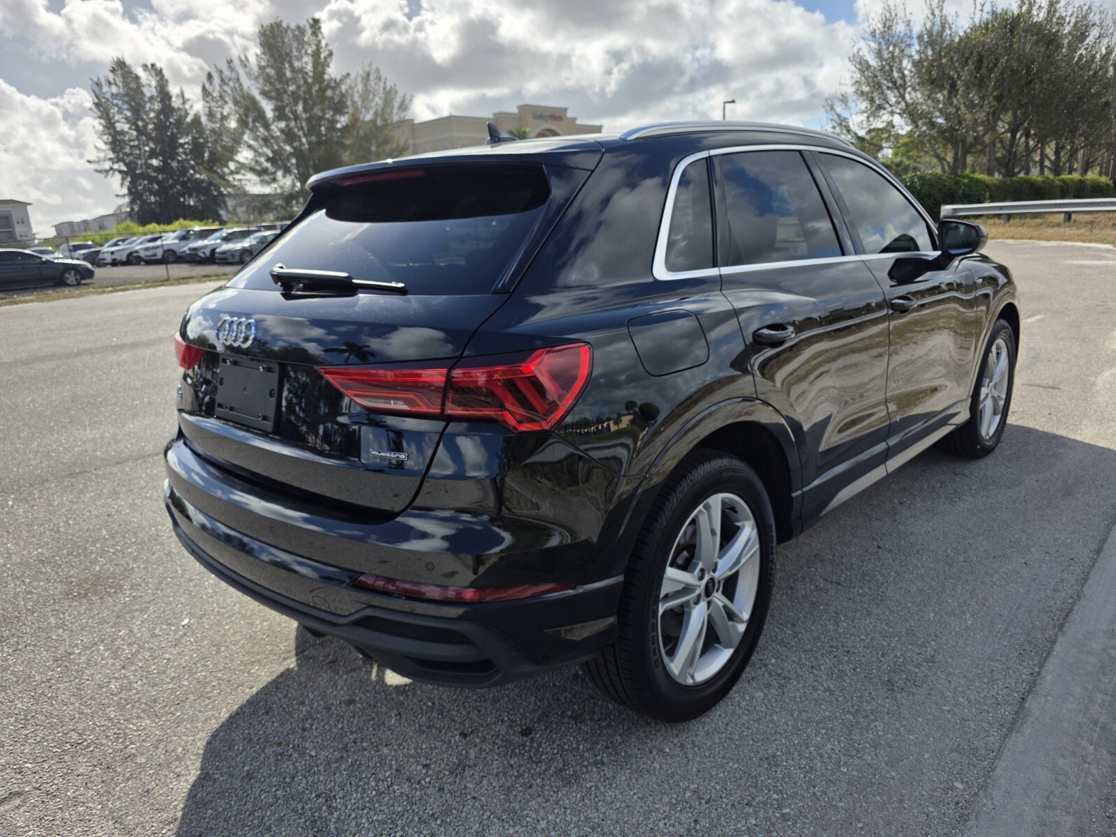 Used 2024 Audi Q3 2.0T Premium AWD/4WD image 25