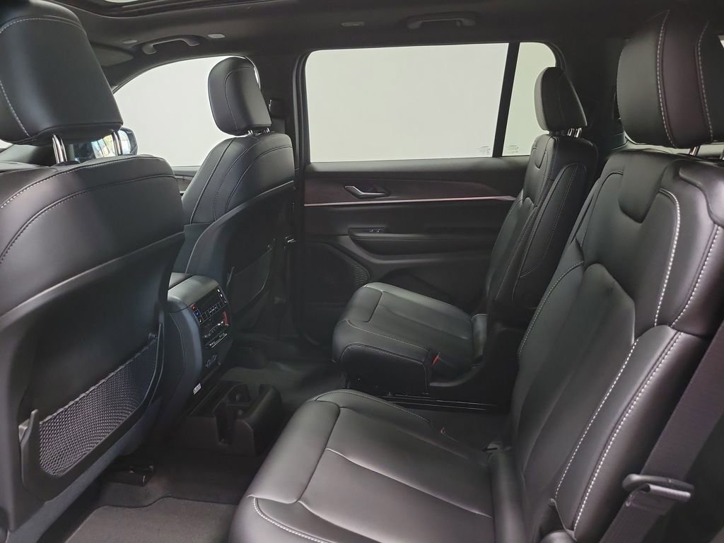 New 2025 Jeep Grand Cherokee L Limited w/ Black Appearance Package image 9