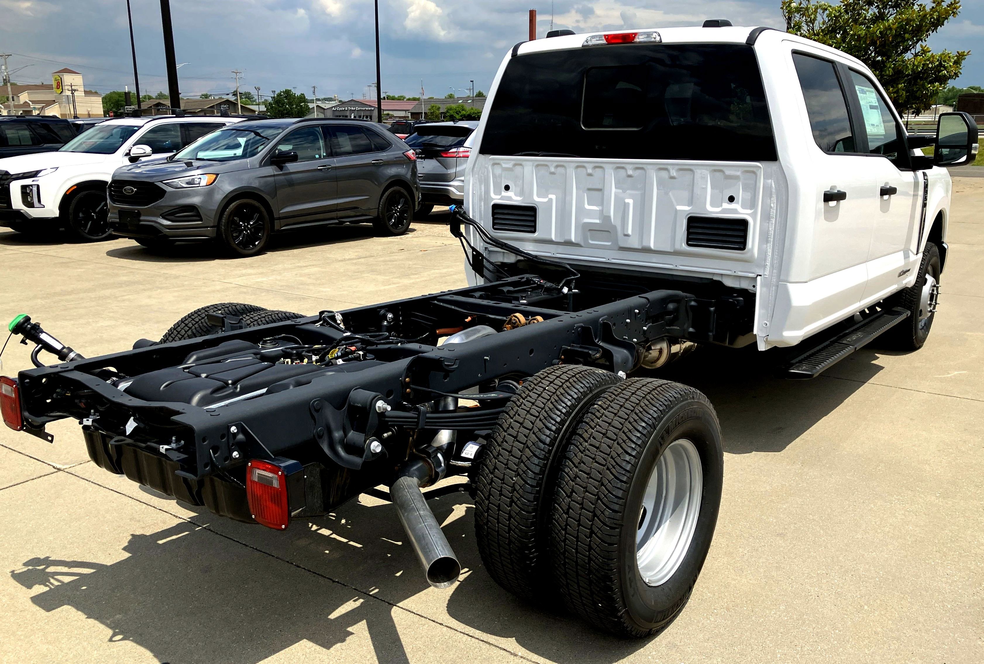 New 2025 Ford F350 XL w/ XL Chrome Package image 5