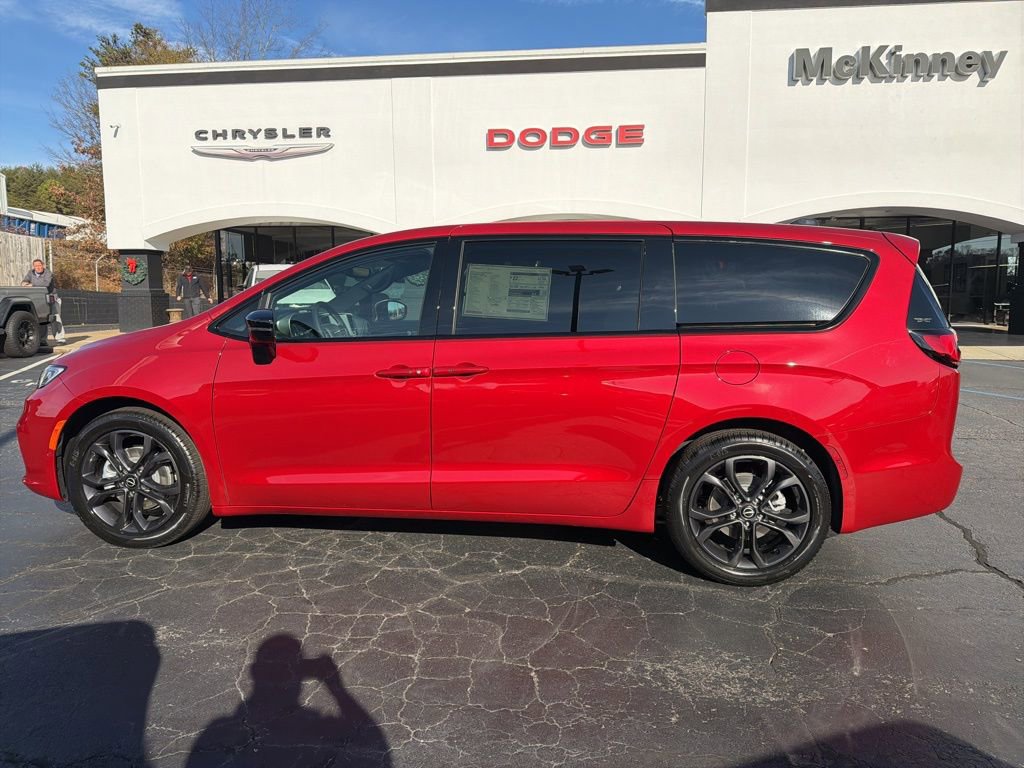 New 2026 Chrysler Pacifica Select FWD image 7
