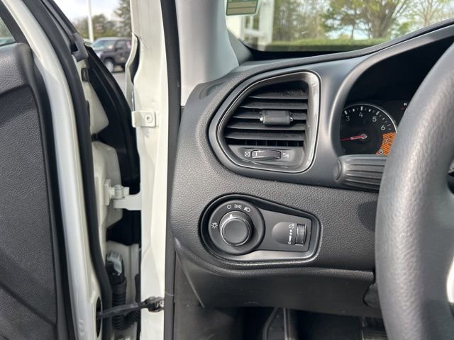 Used 2023 Jeep Renegade Latitude AWD/4WD image 27