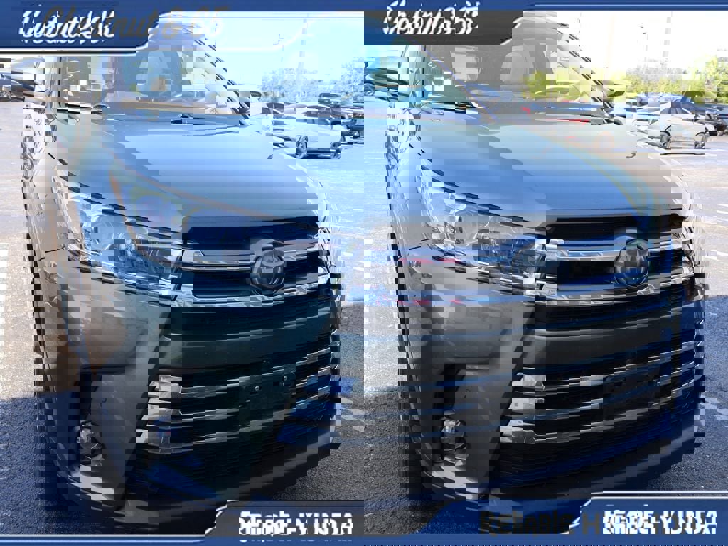 Used 2018 Toyota Highlander Limited Platinum image 3