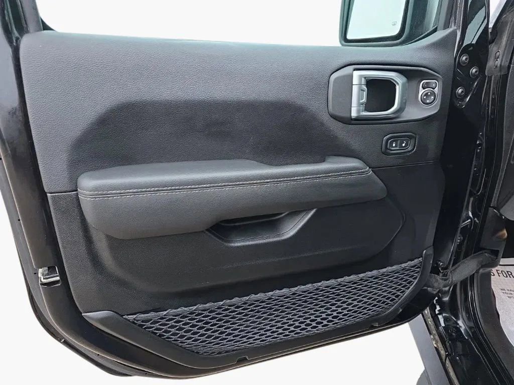 Used 2023 Jeep Gladiator Overland image 13