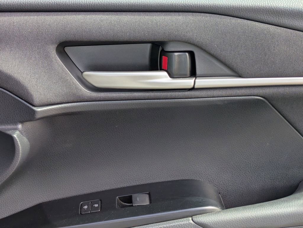 Used 2025 Toyota Camry LE image 33