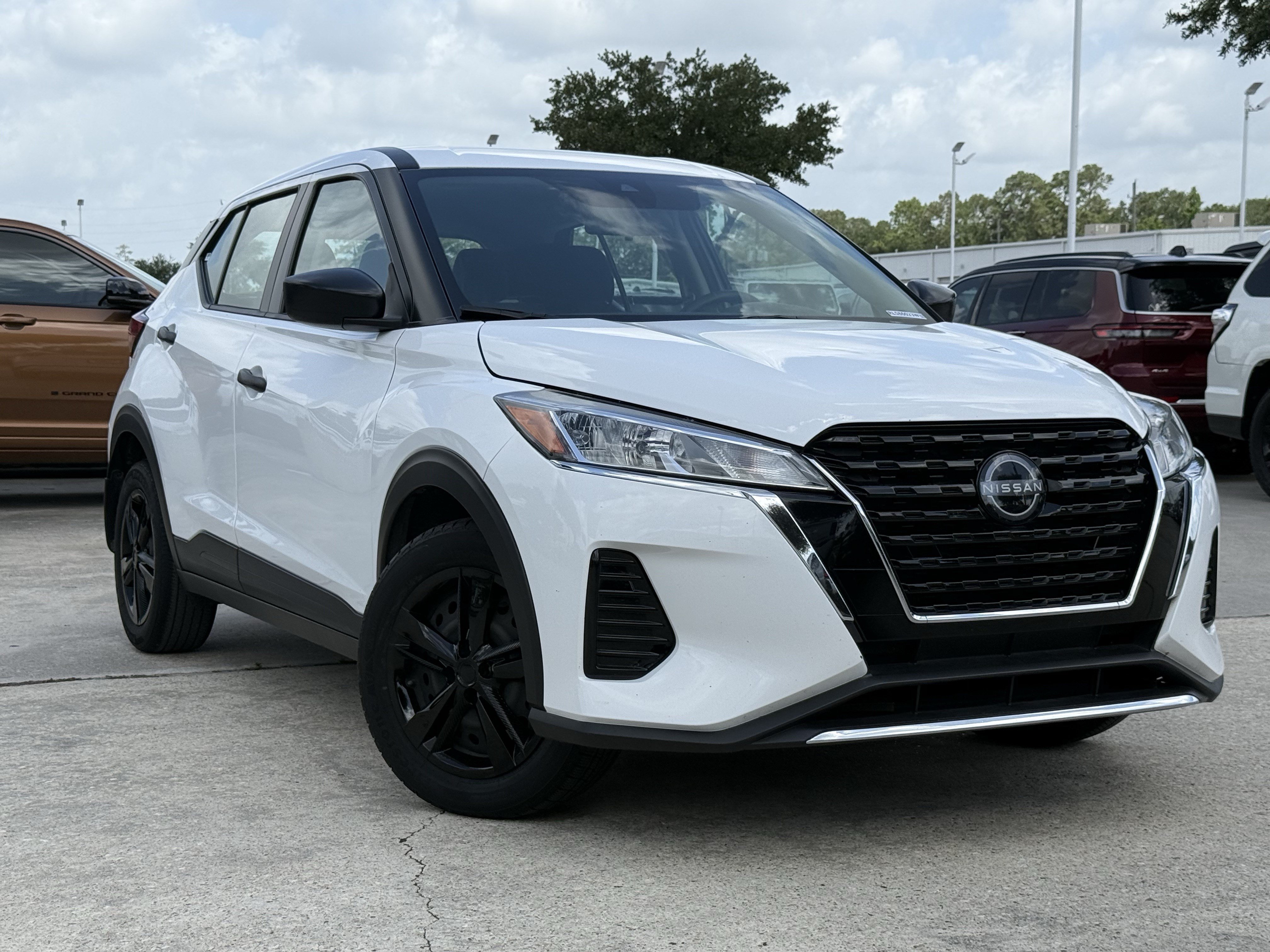 Used 2024 Nissan Kicks S FWD image 2