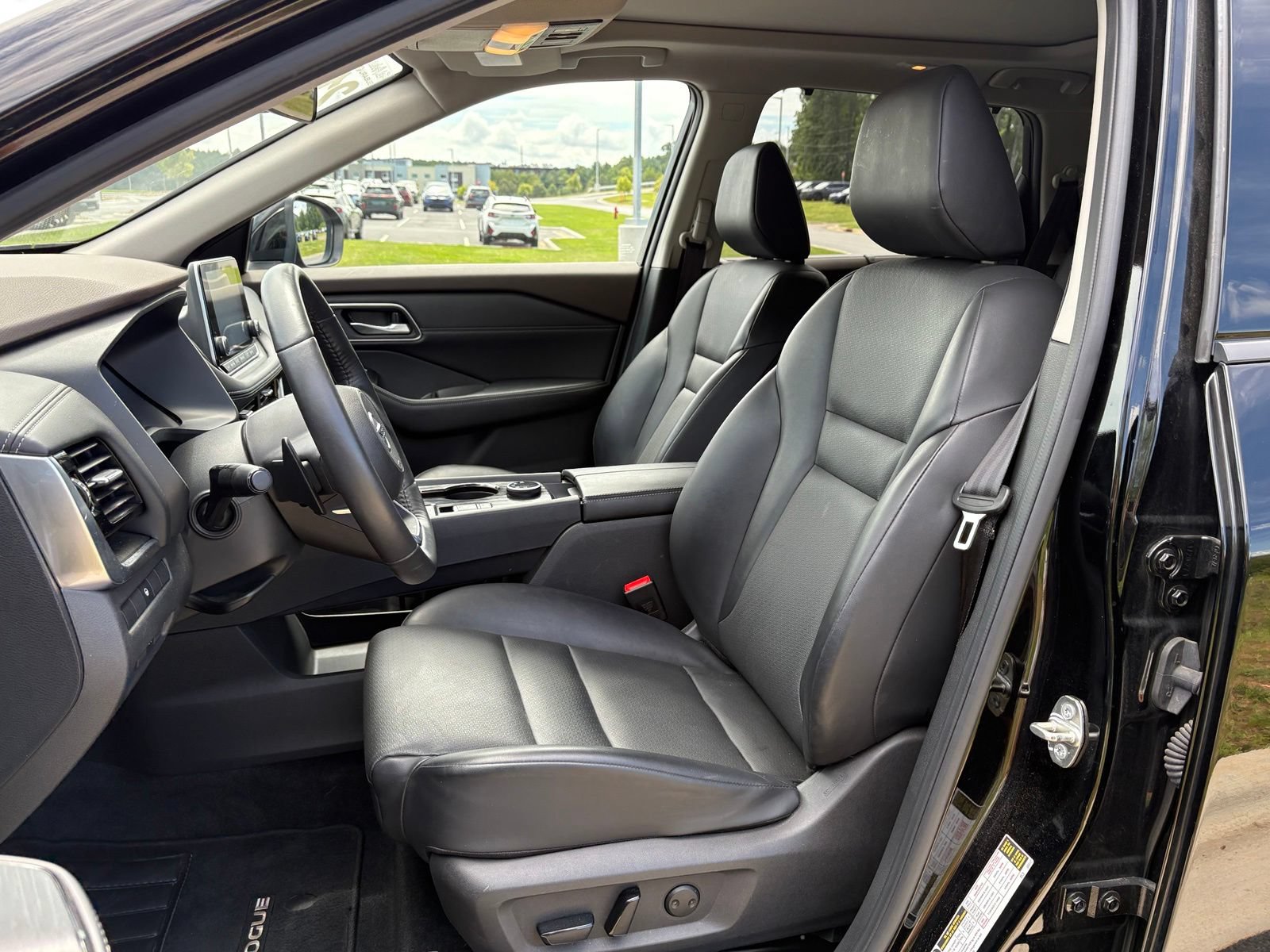 Used 2021 Nissan Rogue SV w/ Premium Package AWD/4WD image 25