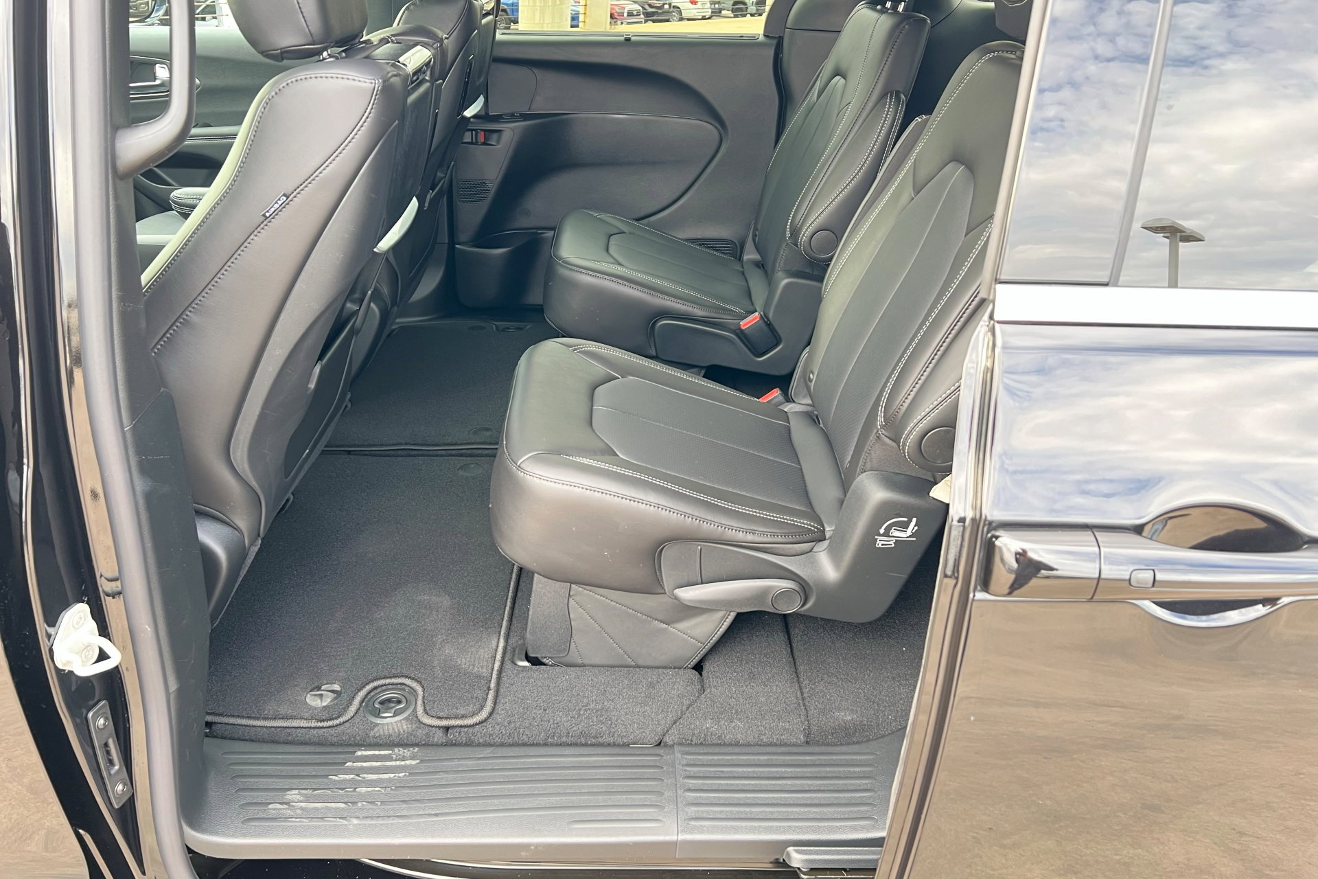 New 2026 Chrysler Pacifica Select FWD image 20