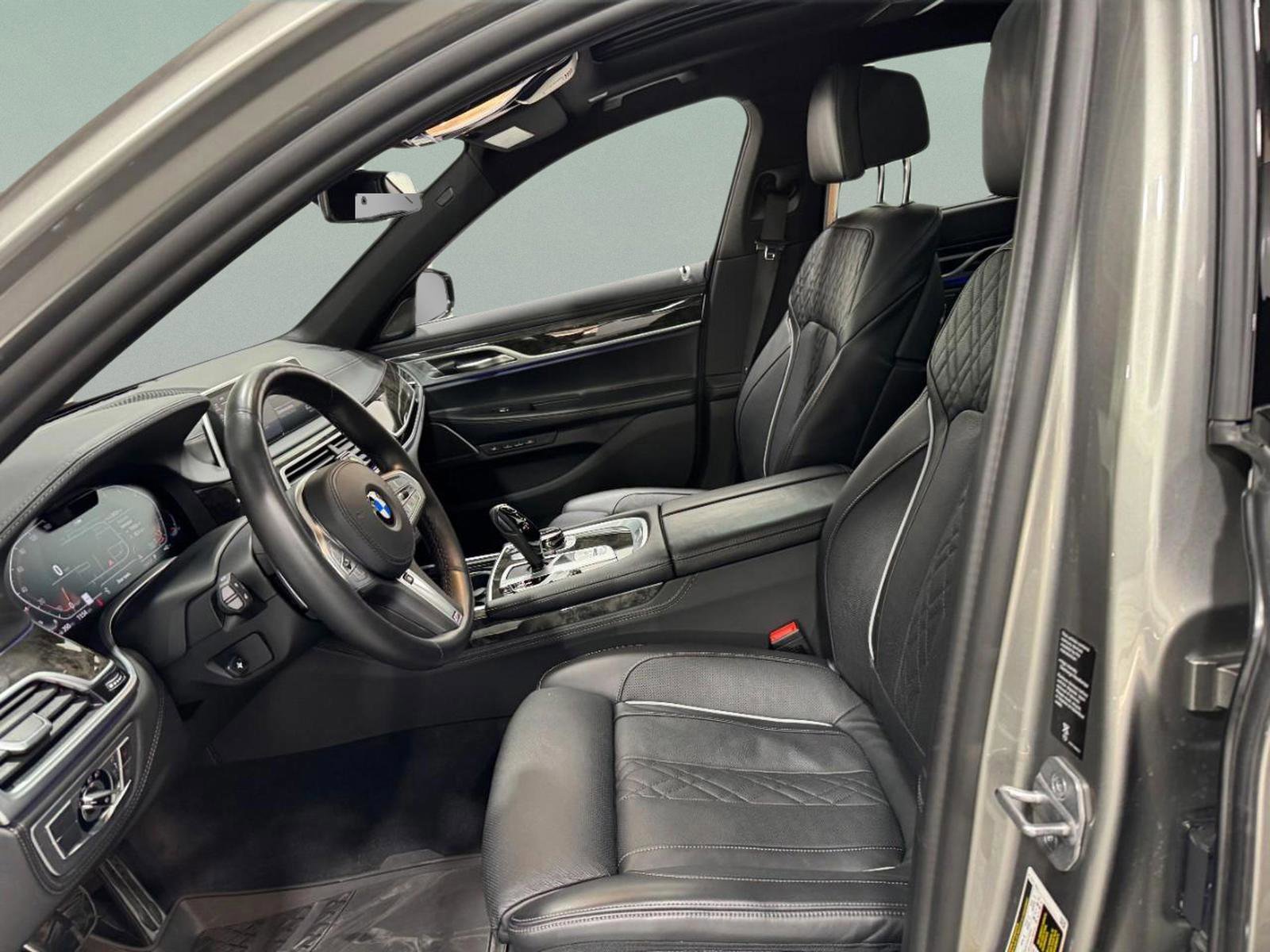 Used 2022 BMW 750i xDrive w/ Executive Package image 30