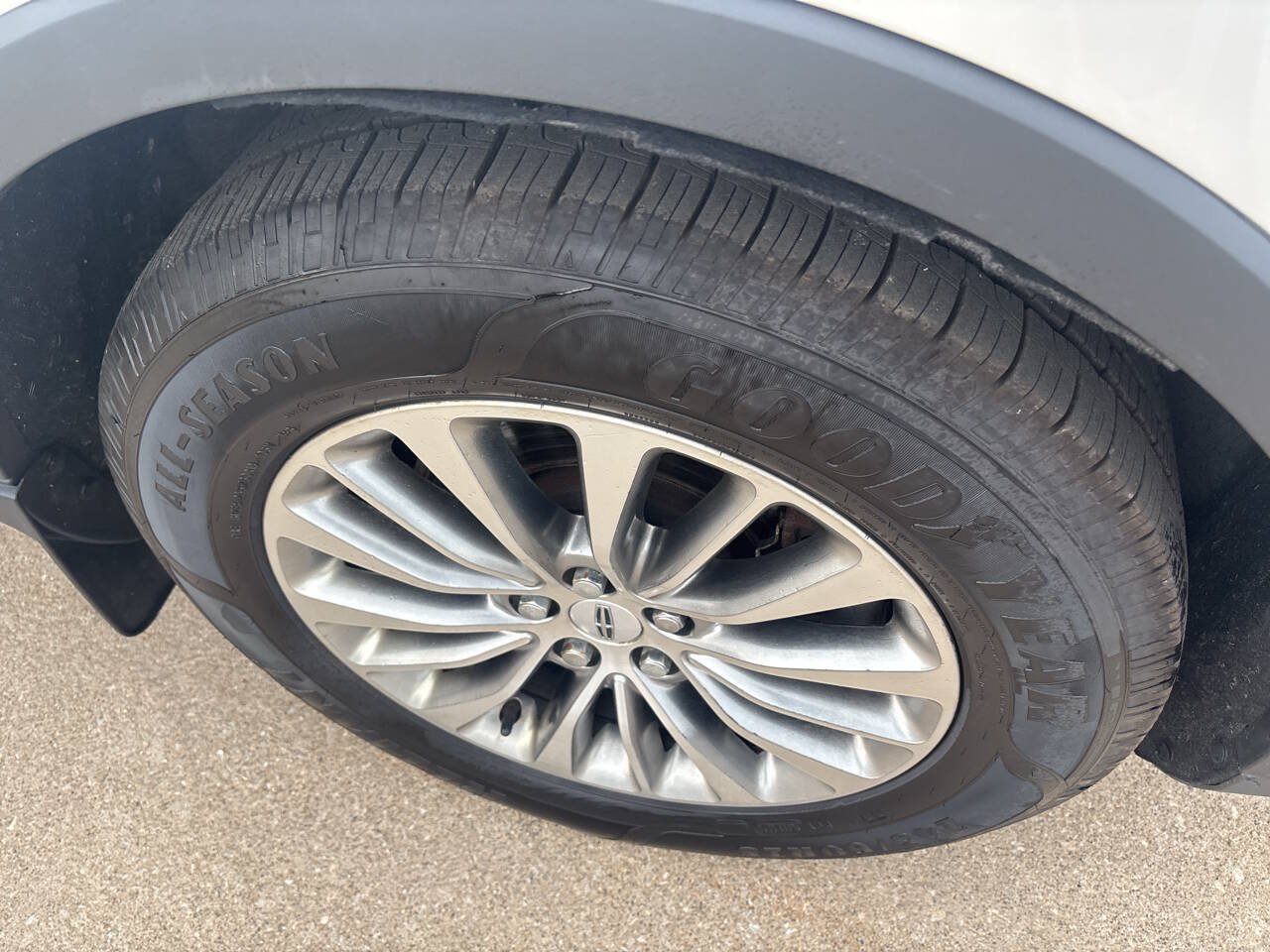 Used 2016 Lincoln MKX Select FWD image 10
