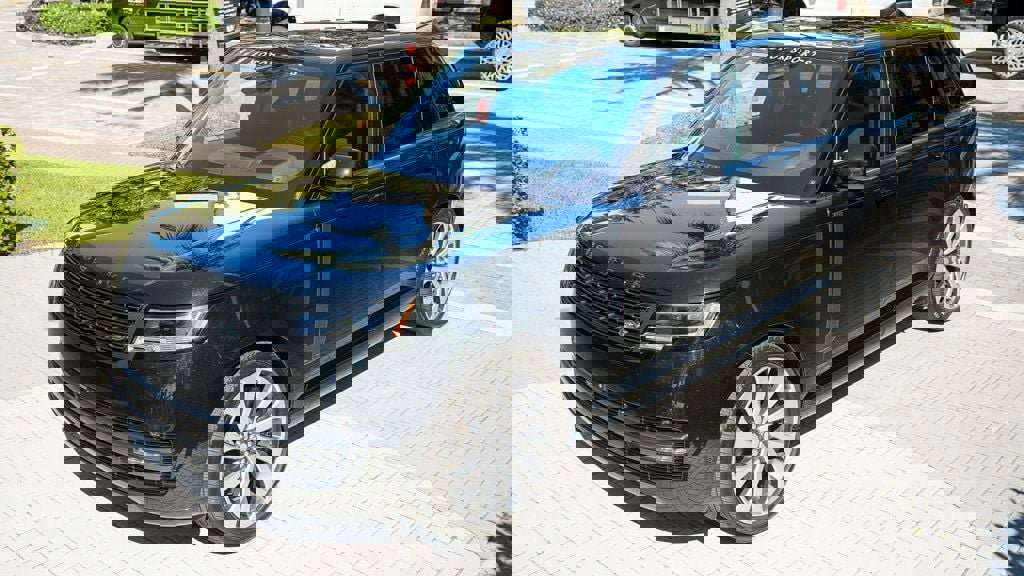 Used 2023 Land Rover Range Rover Long Wheelbase Autobiography image 9