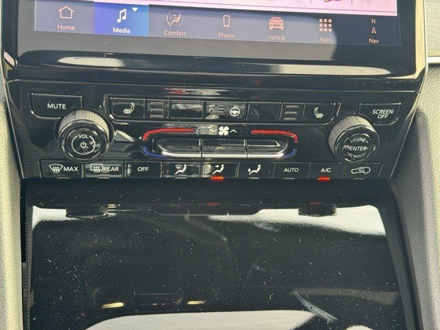 New 2025 Jeep Grand Cherokee Limited w/ Trailer Tow Package image 22