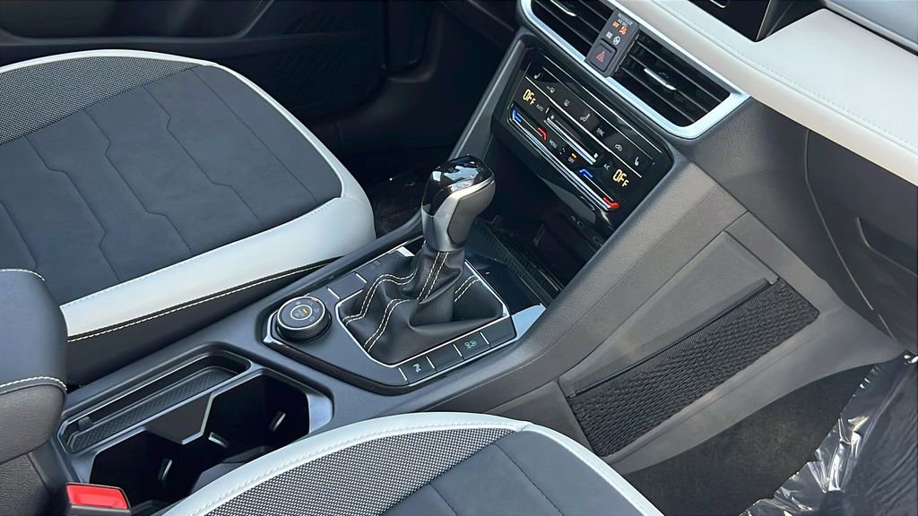 New 2026 Volkswagen Taos SE image 10