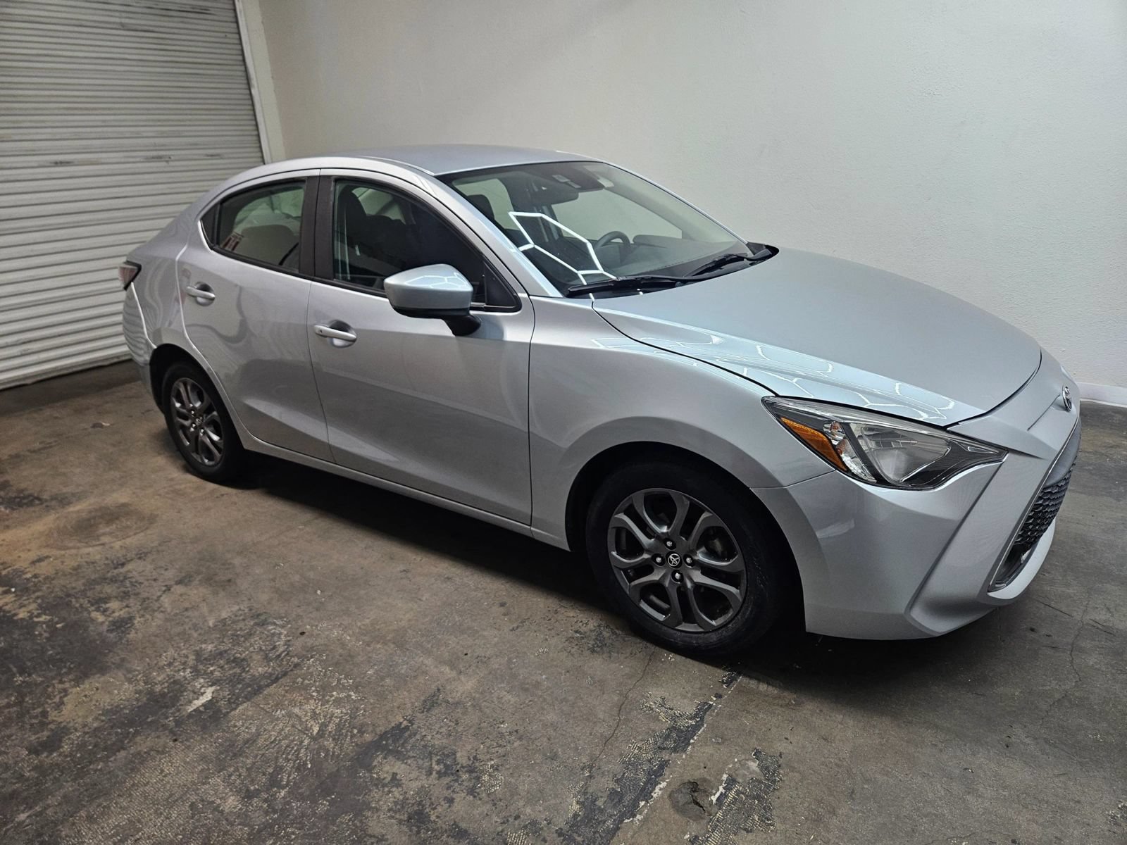 Used 2019 Toyota Yaris LE FWD image 3