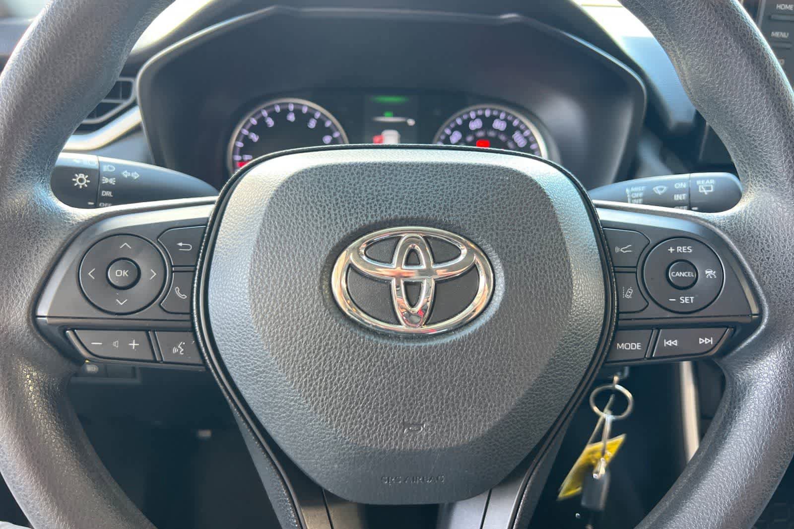 Used 2019 Toyota RAV4 LE FWD image 24